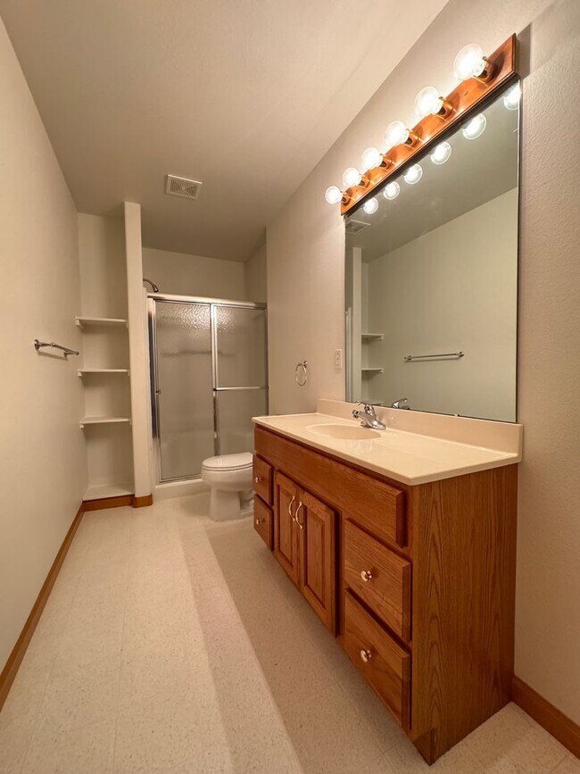 Building Photo - Beautiful Home in W Fort Collins