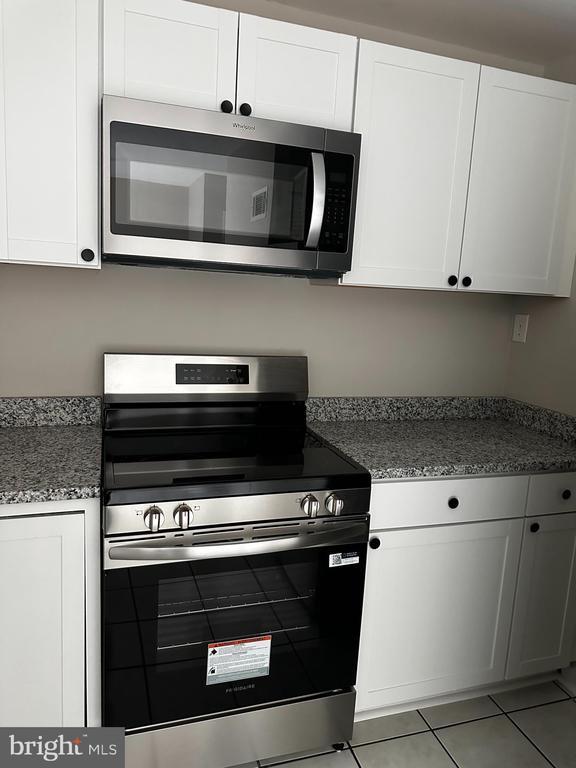 Building Photo - 325 Brock Square