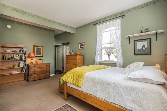 Building Photo - Well maintained 2bedr 1bath Rutland Condo