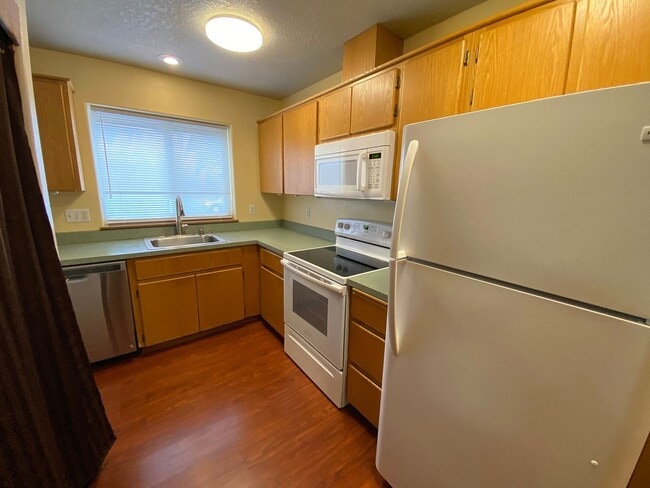 Building Photo - Great Duplex Unit with Attached Garage, Covered Patio, and Two Primary Suites
