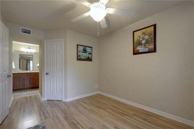 Building Photo - 7685 Northcross Dr