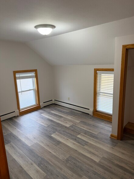 Building Photo - 3062 Laird Ave