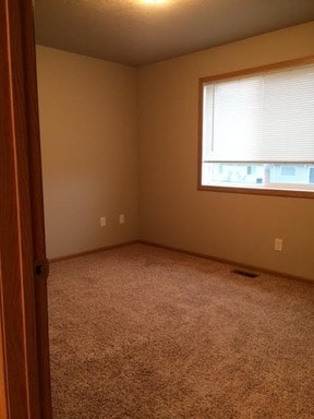 Building Photo - 2 Bedroom Condo!