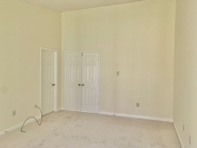 Building Photo - 2611 Little Vista Terrace