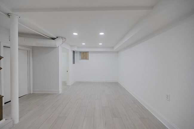 Building Photo - 593 Lynnhaven Dr SW