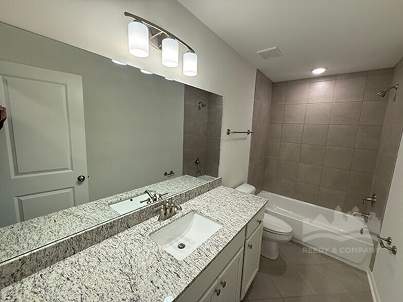 Building Photo - 345 Chestnut Rdg Cv