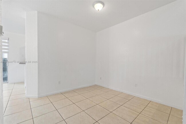 Building Photo - 1406 SE 26th Ct