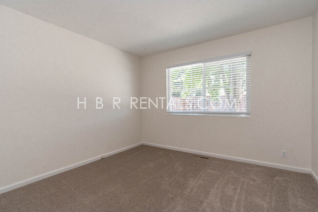 Building Photo - Charming Three Bedroom Single Story Liverm...