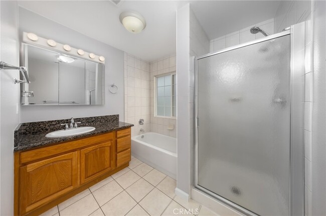 Building Photo - 642 N 6th Ave