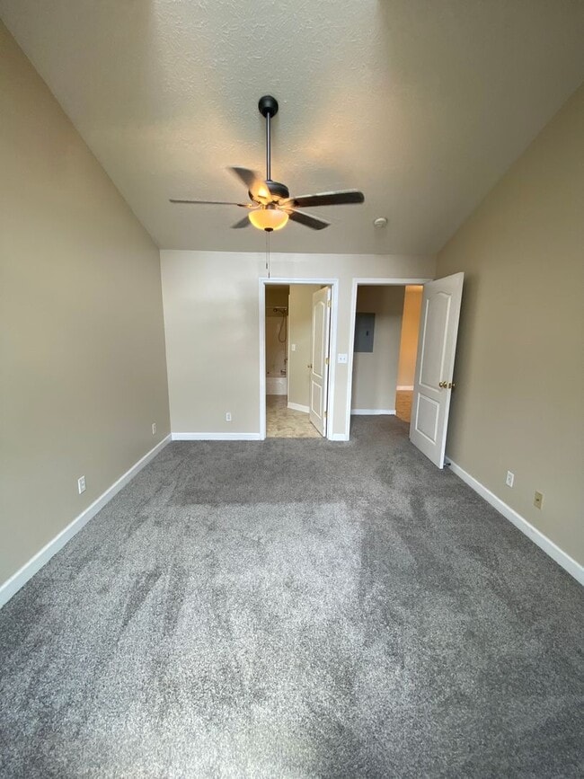 Building Photo - 2 bedroom/ 2 bath Woods of St Andrews condo available for rent in 40214 -  $1,200/month