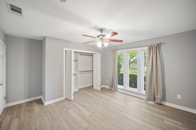 Building Photo - 6215 S Braeswood Blvd