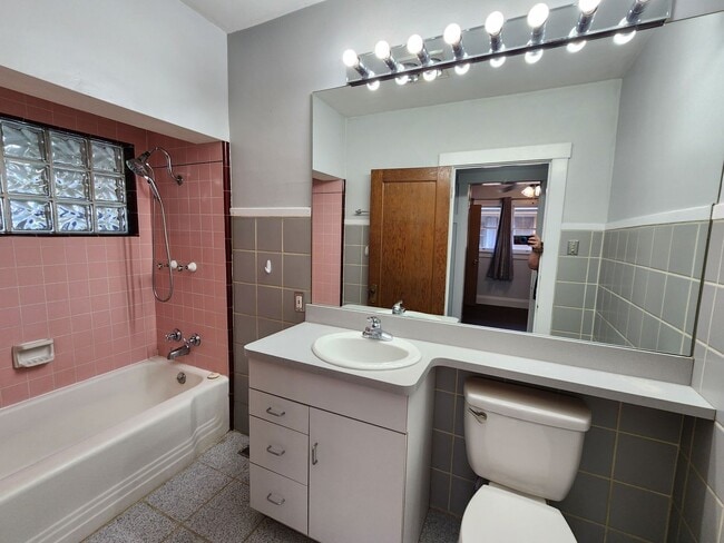 Building Photo - HONEY! Stop Scrolling! - FABULOUS!!!! Downtown SLC 3 bd house!