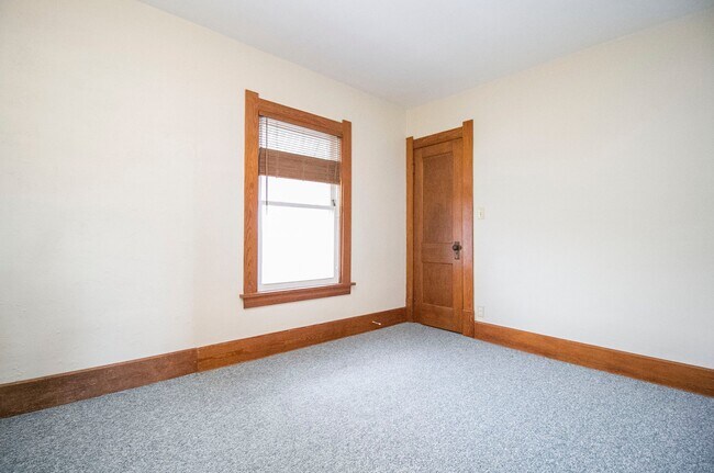 Building Photo - 902 Dryden Dr