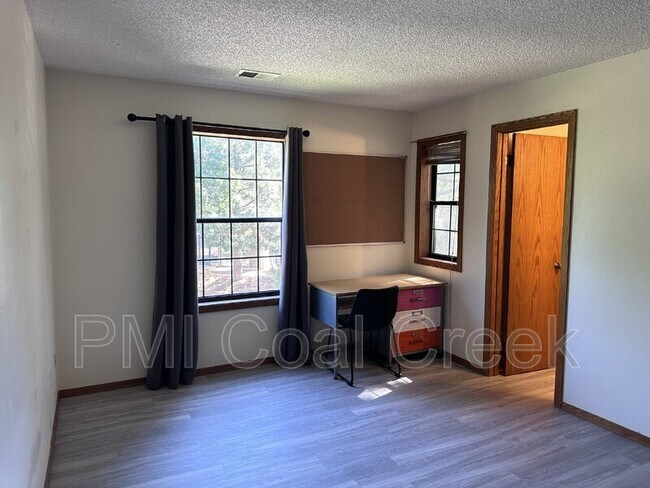 Building Photo - 2902 Shadow Creek Dr