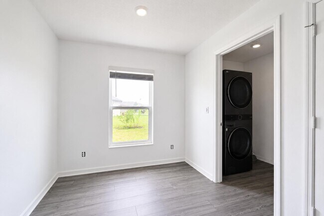 Building Photo - 5318 Imagination Dr