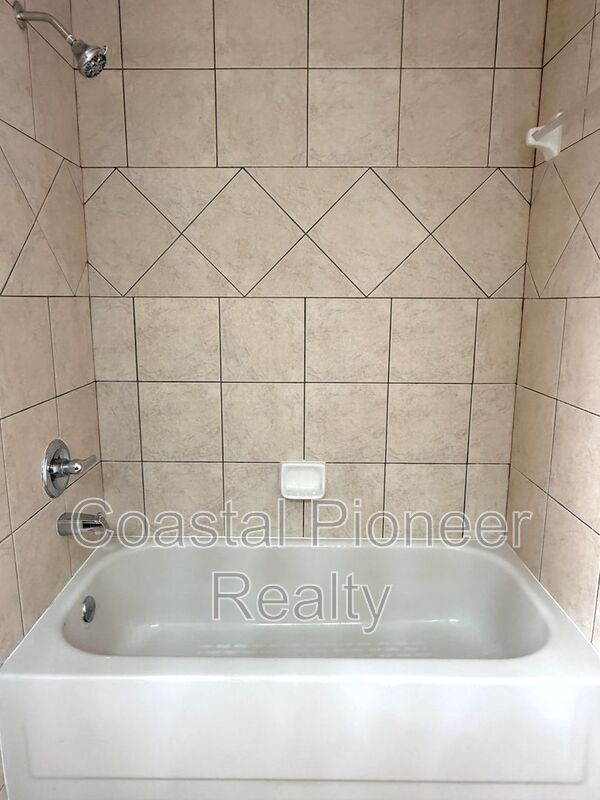 Building Photo - 1412 High Knoll Dr