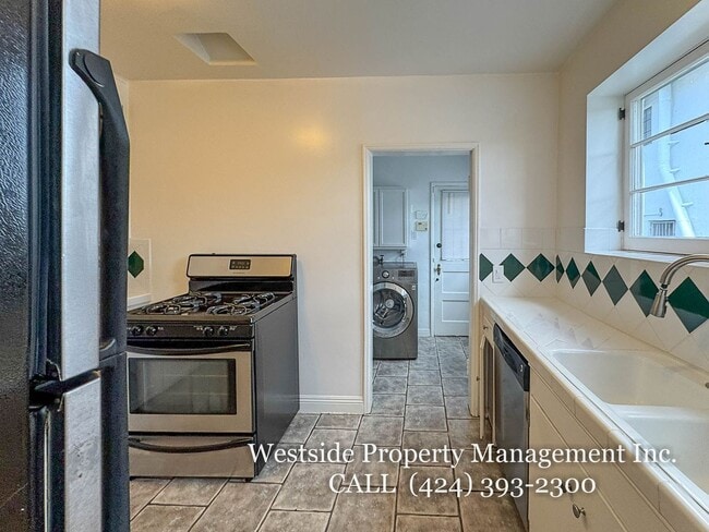 Building Photo - 9369 W Olympic Blvd