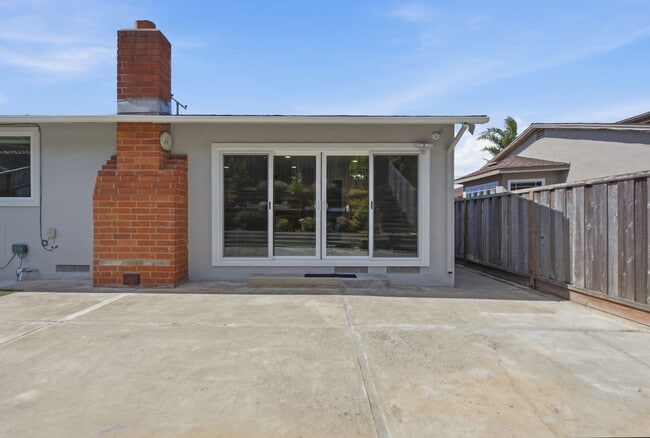 Building Photo - Spacious South San Francisco Home with Large Backyard, Garage & In-Unit Laundry
