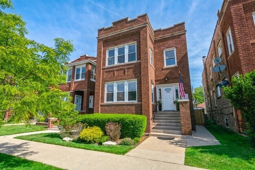 Front of Building - 5210 W Cullom Ave