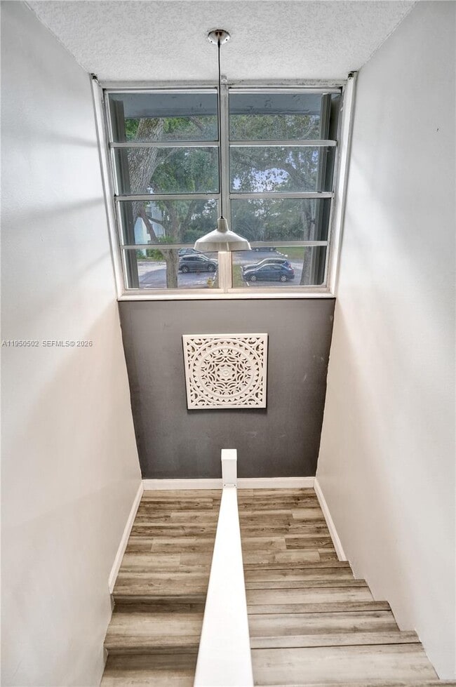 Building Photo - 9451 Live Oak Pl