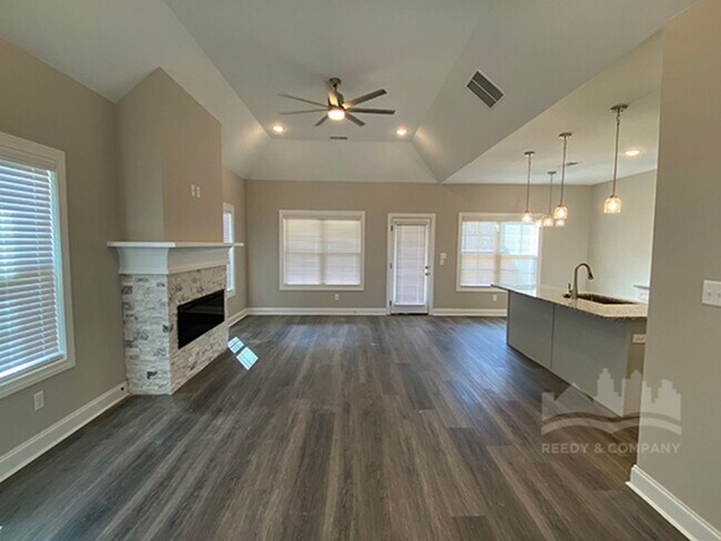 Building Photo - 547 Rosalie Woods Dr