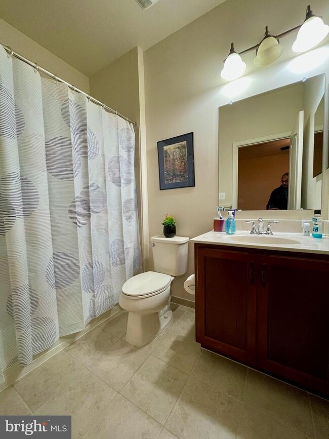 Building Photo - 42900 Southview Manor Dr