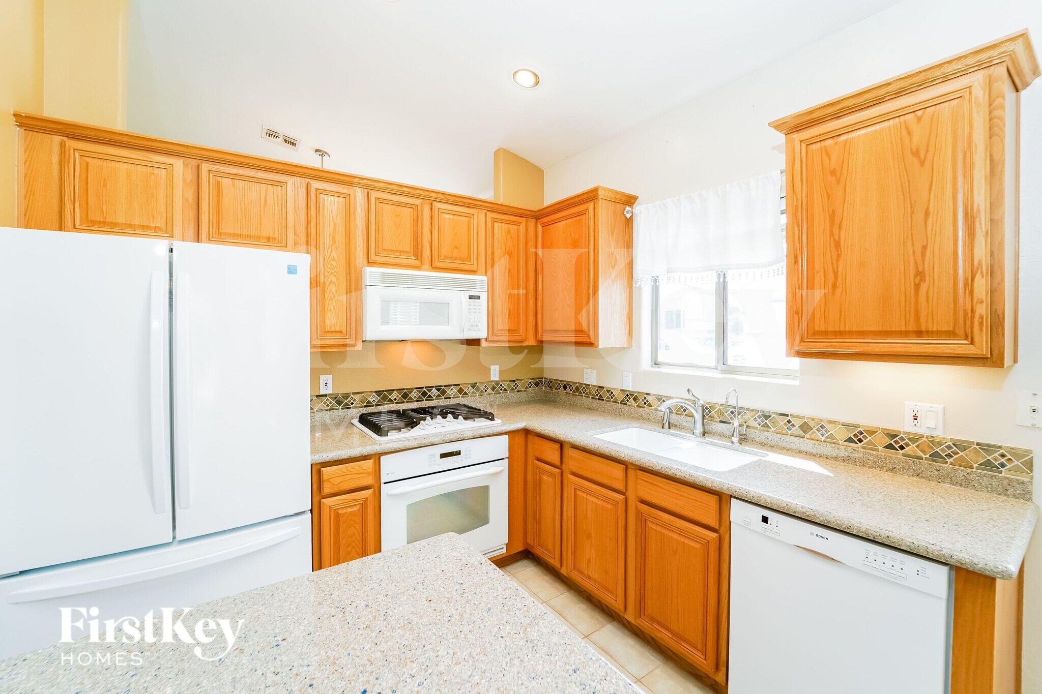 Building Photo - 5240 N Spring Pointe Pl