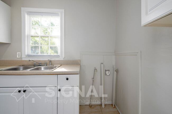 Building Photo - 768 79th Pl S