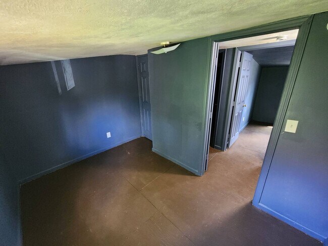 Building Photo - Charming 3-Bedroom Property in Prime Location