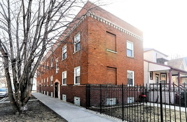 Building Photo - 1 bedroom in Chicago IL 60618