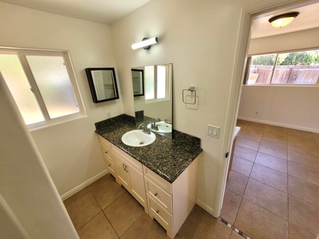 Building Photo - 1550 Encino Dr