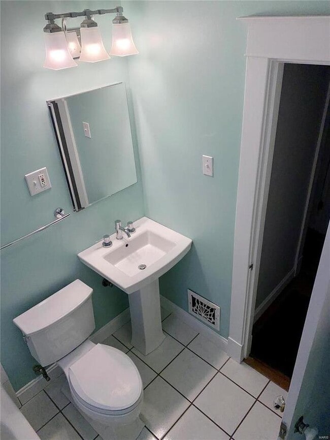 Building Photo - Fantastic 2bd/1ba home! Coming soon!