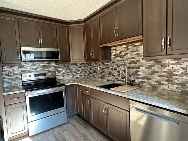 Building Photo - Adorable 3-Bedroom Home in the Heart of Cary with an Amazing Outdoor Space + Fenced Backyard!