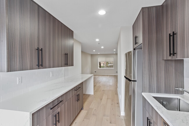 Primary Photo - 525 Bloomfield Ave