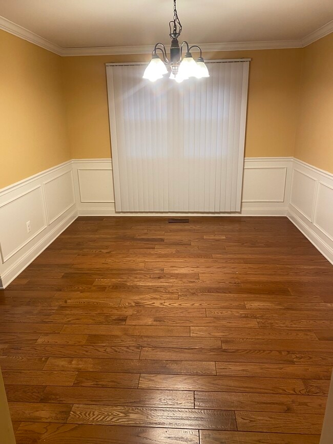 Building Photo - 2212 Westwood Dr