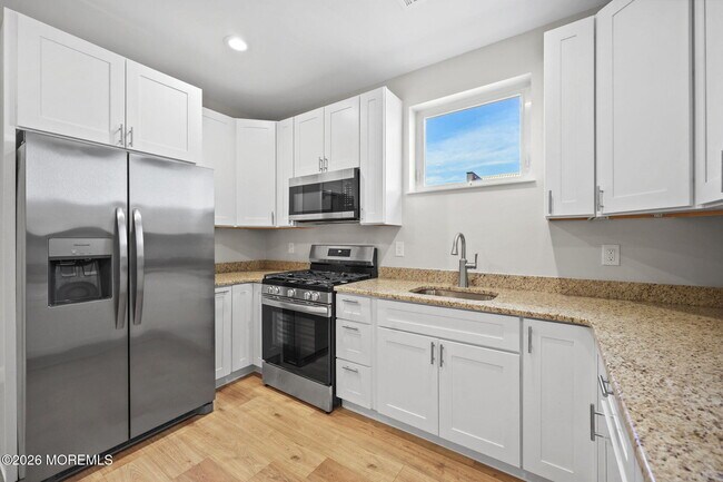 Building Photo - 207 Main St