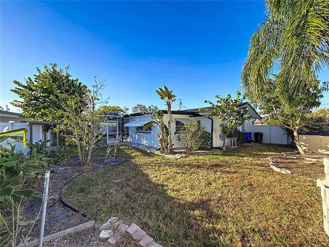 Building Photo - 2161 Edythe Dr