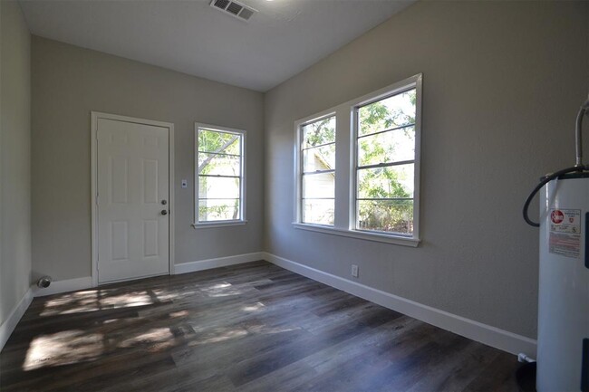 Building Photo - 7604 Avenue I