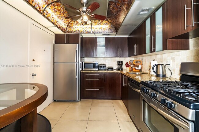 Building Photo - 2030 S Ocean Dr