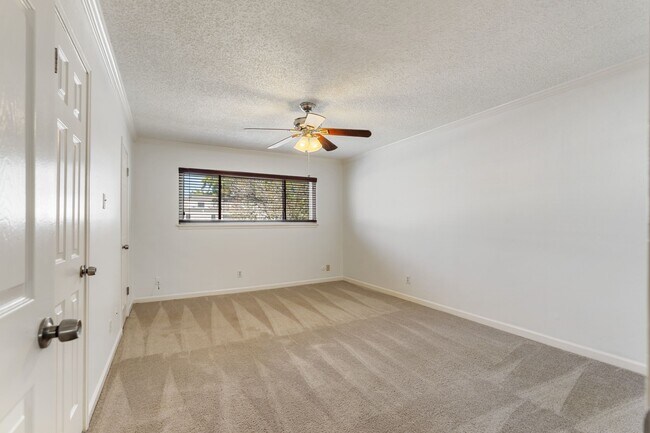Building Photo - 13228 Trail Hollow Dr