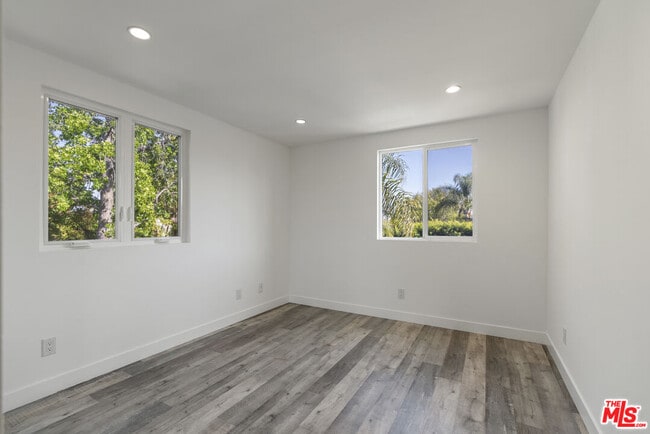 Building Photo - 5645 Willowcrest Ave