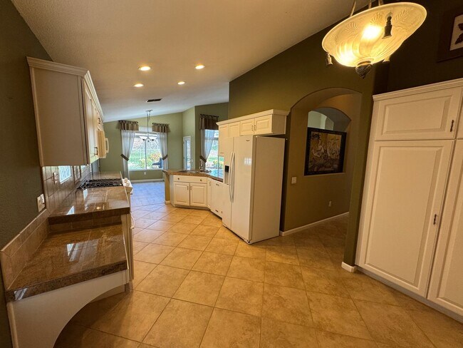 Building Photo - DEL WEBB 55+ Adult Community in Roseville!