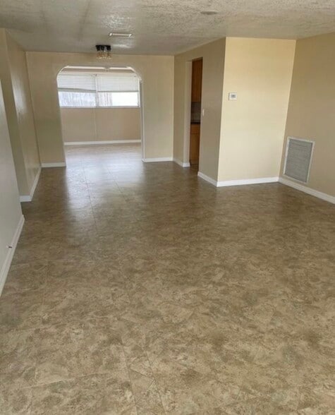 Living room - 5252 Mosaic Dr