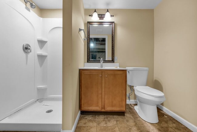 Building Photo - Spacious 4-Bedroom, 2.5-Bath Home – West E...