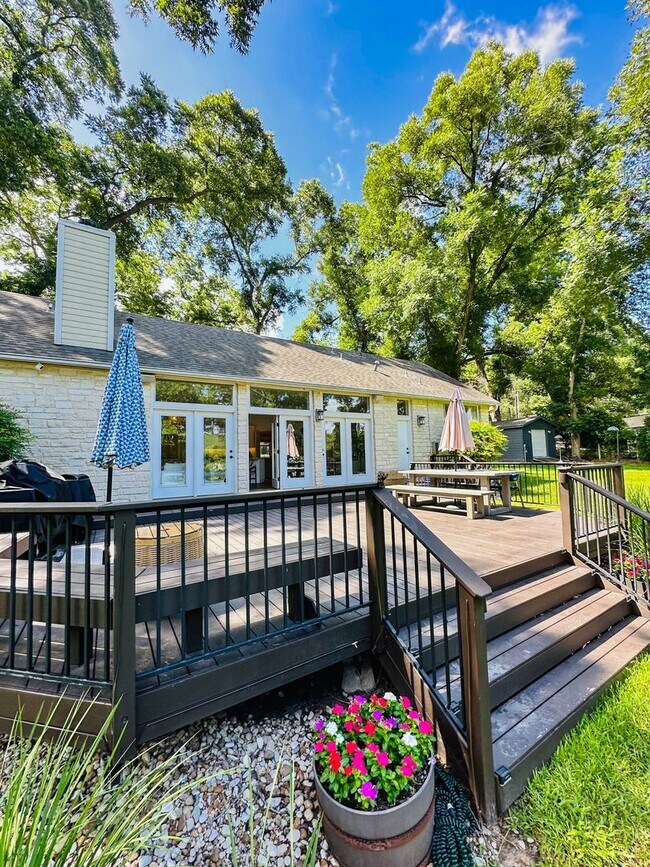 Building Photo - *** Lake Austin House * Waterfront * Lush 2 Acre Yard w/ Boat Dock * Pet Friendly * Fully Furnish...
