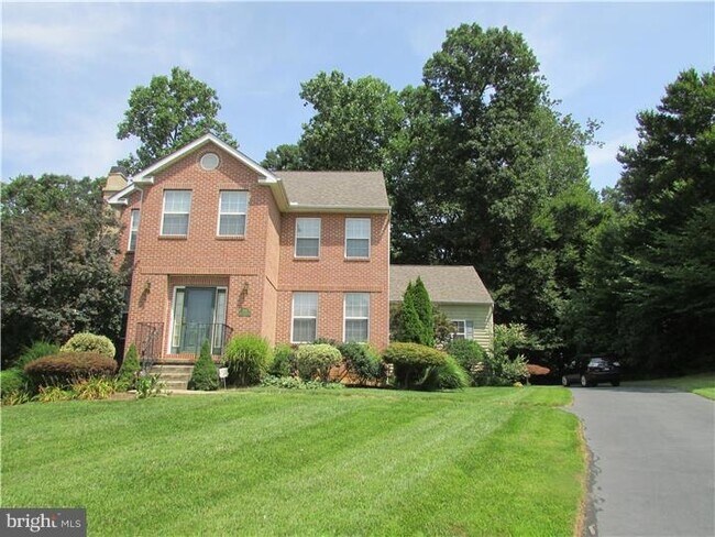 Building Photo - 1 Overlook Ct