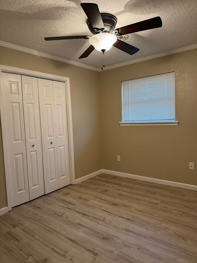 Building Photo - Remodeled in MacArthur School District!