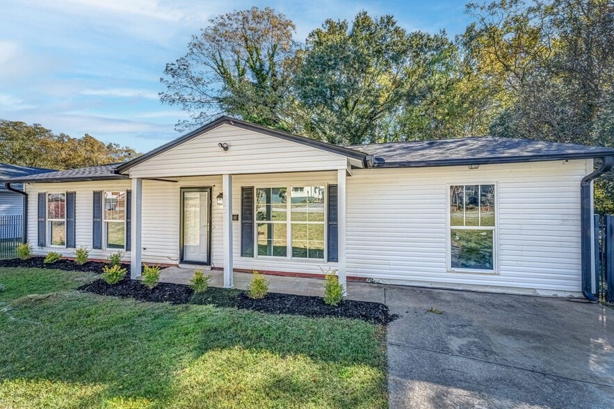 Building Photo - 283 E Hampton Ave