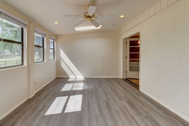 Building Photo - Home in Antelope Hills!