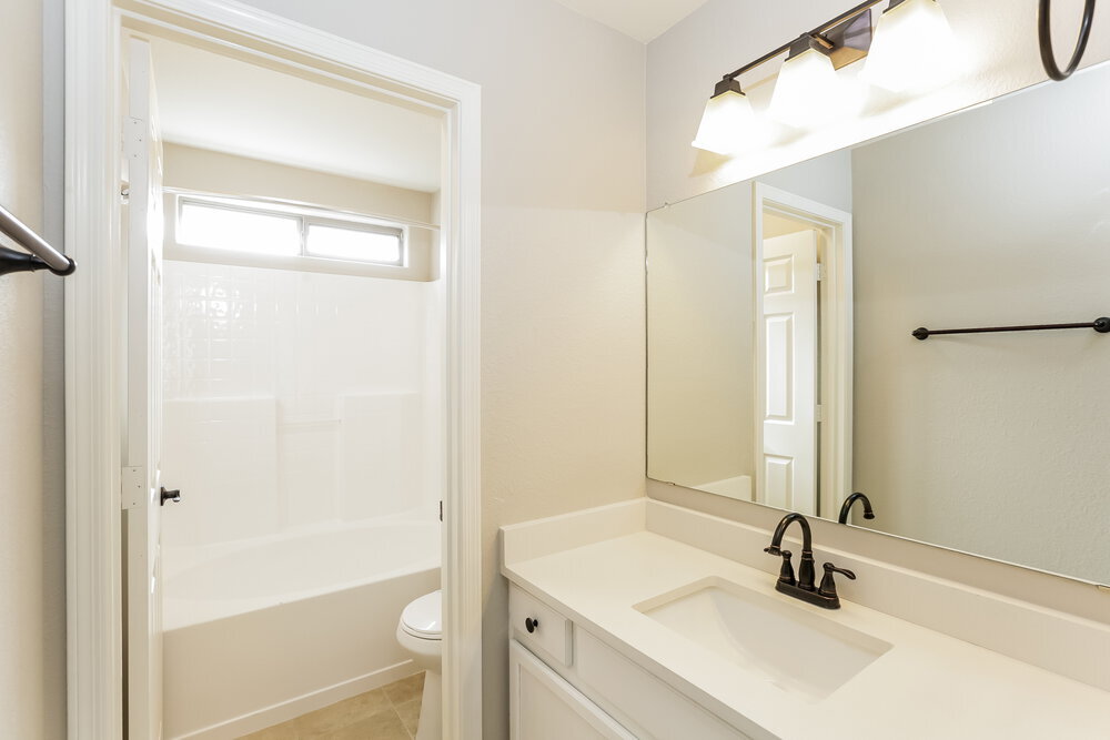 Building Photo - 2638 E Valencia Dr